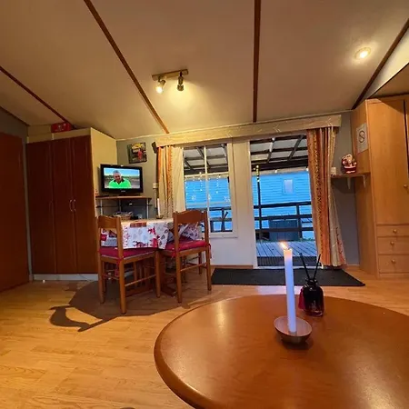 Bungalow, Bleu Morillons - *